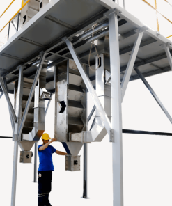 Seed separator equipped with rotary feeders and cyclone system