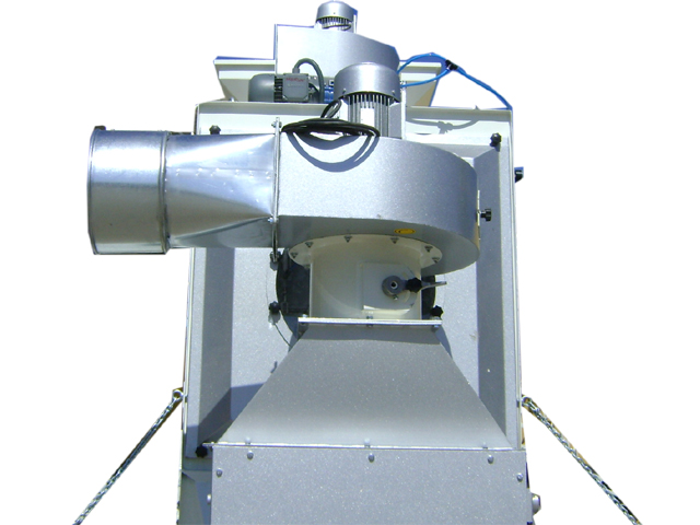 Aspiration system of batch seed polisher for removing dust and husks during sunflower and pulse seed polishing