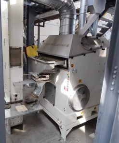 Vibrating destoner deck stratifying seeds and stones